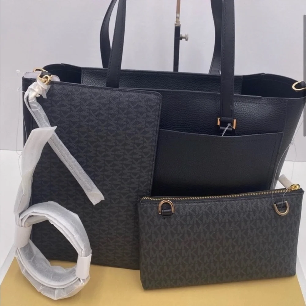 Michael Kors Maisie Large
Pebbled Leather 3-in-1 Tote Bag Black - Picture 6 of 9